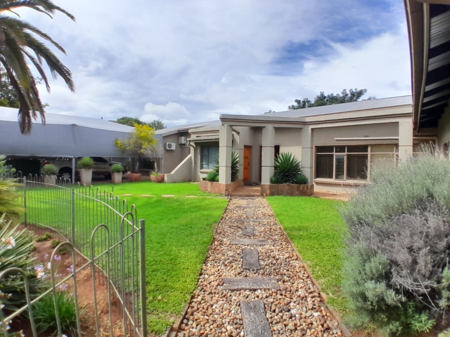 4 Bedroom Property for Sale in Kuruman Northern Cape